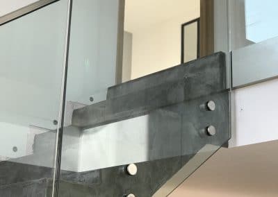 garde corps en verre sur escalier