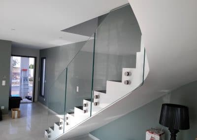 pose d'une rampe d'escalier en verre