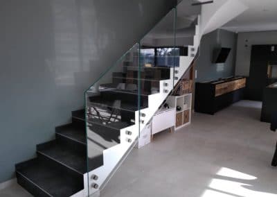 escalier avec rambarde verre vue côté près de montpellier